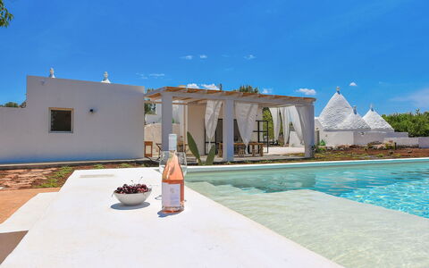 Trulli Fontana: Estructura Al Aire Libre, Villa, Piscina