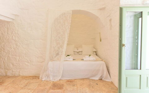 Trulli Fontana: Pared, Suelo, Mueble, Techo, Habitación, Linos, Lecho, Cama, Yeso, Planta De Casa