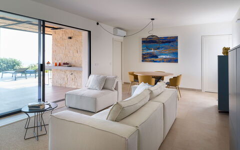 Villa Campo Verde: Mueble, Piso, Suelo, Diseño De Interiores, Sofá, Sala, Casa, Mesa, Departamento