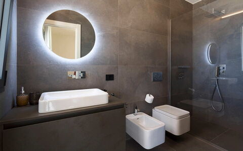 Villa Campo Verde: Baño, Arreglo De Tubería, Piso, Pared, Diseño De Interiores, Lavabo, Espejo, Suelo, Baño, Grifo