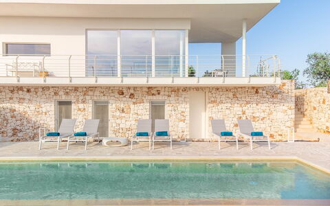 Villa Panita: Piscina, Material Compuesto, Mueble Para Exteriores, Inmuebles, Silla, Recurso, Villa, Balcón, Sombra, Diseño