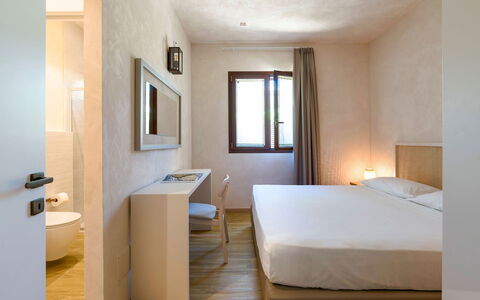 Villa Paprika: Pared, Diseño De Interiores, Suelo, Piso, Techo, Habitación, Habitación, Cama, Marco De La Cama, Lecho