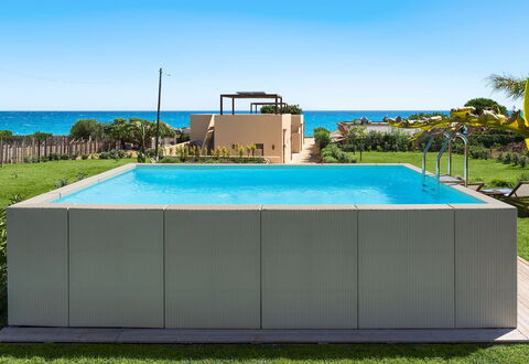 Villa Paprika: Piscina, Material Compuesto, Jardín, Ocio, Sombra, Paisajismo, Césped Artificial, Patio Interior, Diseño, Yarda