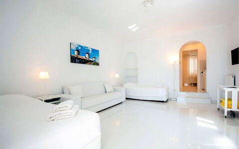 Apartment Rose 2: Hotel, Recurso, Sala, Sofá, Mueble Para Exteriores, Sofa Cama