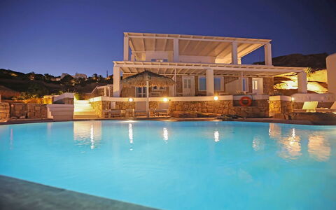 Apartment Rose 2: Noche, Piscina, Recurso, Hotel, Inmuebles, Villa, Medianoche, Eco Hotel, Ciudad De Vacaciones, Oscuridad
