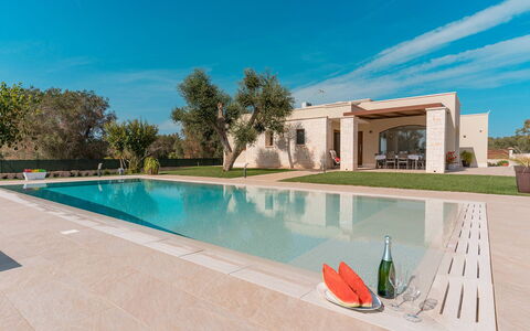 Villa Il Gelsomino: Piscina, Arquitectura, Inmuebles, Paisajismo, Jardín, Hacienda, Recurso, Mansión, Villa, Sombra