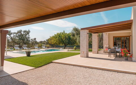 Villa Il Gelsomino: Arquitectura, Jardín, Casa, Sombra, Paisajismo, Inmuebles, Patio Interior, Yarda, Estructura Al Aire Libre, Patio