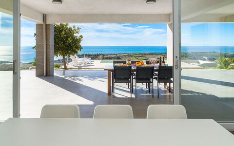Villa Lily: Mueble, Suelo, Piso, Silla, Mar, Cocina Y Comedor Mesa, Sombra, Recurso, Oceano, Costa