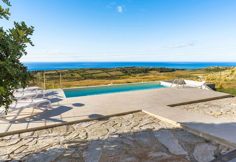 Villa Lily: Azul, Piscina, Losa, Pasarela, Loseta