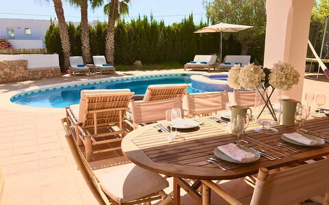 Dream House: Mueble, Mueble Para Exteriores, Silla, Mesa, Mesa Al Aire Libre, Recurso, Piscina, Cocina Y Comedor Mesa, Paraguas, Patio
