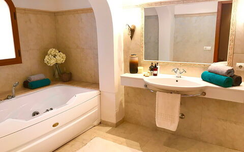 Dream House: Piso, Diseño De Interiores, Mueble, Suelo, Arreglo De Tubería, Habitación, Encendiendo, Plomería, Baño, Espejo