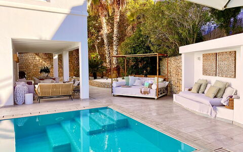 Villa Joel: Piscina, Mueble, Mueble Para Exteriores, Recurso, Silla, Suelo, Eco Hotel, Material Compuesto, Sombra, Paraguas