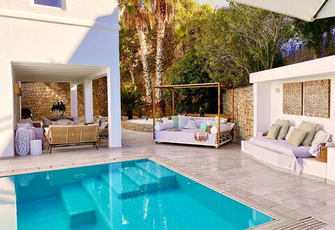 Villa Joel: Piscina, Mueble, Mueble Para Exteriores, Recurso, Silla, Suelo, Eco Hotel, Material Compuesto, Sombra, Paraguas