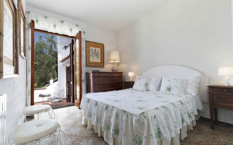Villa Mary: Mueble, Diseño De Interiores, Cama, Habitación, Techo, Piso, Suelo, Textil, Habitación, Linos