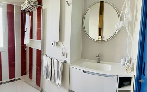 Nole 1: Arreglo De Tubería, Baño, Diseño De Interiores, Piso, Lavabo Del Baño, Suelo, Lavabo, Plomería, Grifo, Baño
