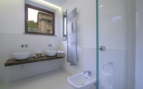 Villa del Fattore: Arreglo De Tubería, Baño, Piso, Lavabo Del Baño, Diseño De Interiores, Lavabo, Suelo, Grifo, Plomería, Casa