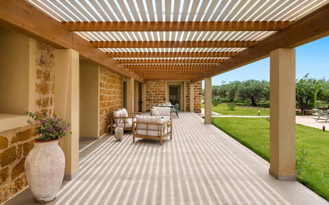 Villa Clemente: Madera, Piso, Porche, Suelo, Sombra, Jardín, Columna, Estructura Al Aire Libre, Patio, Eco Hotel