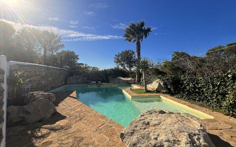 Sa Galera Villa: Azul, Piscina, Klippe, Recurso, Fuente De Agua, Eco Hotel, Paisajismo, Zona Tropical
