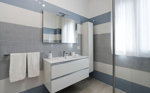 Villa Agorà: Arreglo De Tubería, Piso, Diseño De Interiores, Suelo, Baño, Plomería, Loseta, Lavabo, Mueble De Baño, Grifo