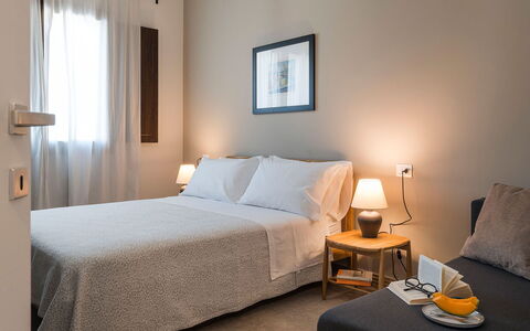 Villa Camporeale: Mueble, Diseño De Interiores, Pared, Habitación, Cama, Suelo, Piso, Madera, Habitación, Sábana