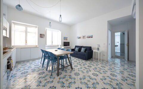 Maison Maiori: Piso, Suelo, Diseño De Interiores, Techo, Loseta, Diseño, Silla, Papel Pintado, Suelos De Madera
