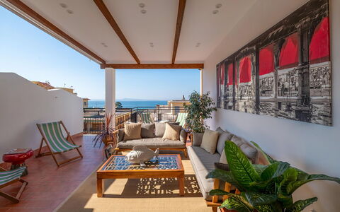 Casa Mario: Mueble, Madera, Mesa, Silla, Diseño De Interiores, Suelo, Departamento, Balcón, Mueble Para Exteriores, Mar