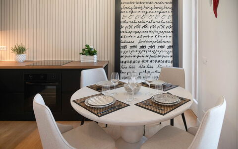 Casa Mario: Mueble, Diseño De Interiores, Pared, Madera, Mesa, Piso, Cocina Y Comedor Mesa, Habitación, Encendiendo, Comedor