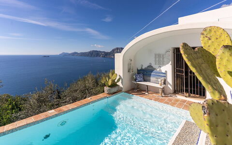 Villa Madonna di Costantinopoli: Azul, Agua, Cuerpo De Agua, Costa, Costeras Y Los Accidentes Geográficos Oceánico, Mar, Recurso, Piscina, Oceano