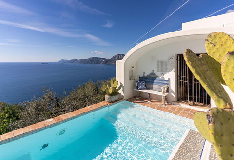 Villa Madonna di Costantinopoli: Azul, Agua, Cuerpo De Agua, Costa, Costeras Y Los Accidentes Geográficos Oceánico, Mar, Recurso, Piscina, Oceano