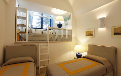 Casa Leuca: Mueble, Diseño De Interiores, Cama, Habitación, Suelo, Lecho, Techo, Piso, Habitación, Sábana