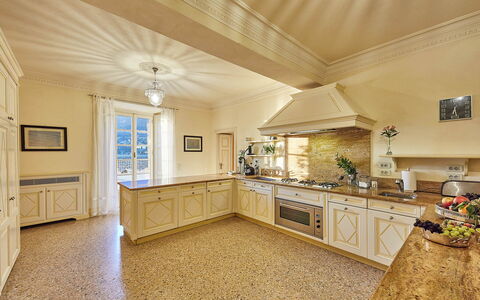 Villa Silva: Cocina, Diseño De Interiores, Piso, Techo, Suelo, Gabinetes, Mostrador, Mueble, Casa, Encendiendo
