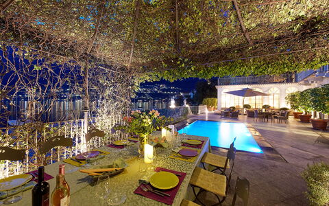 Villa Silva: Azul, Piscina, Recurso, Noche, La Iluminación Del Paisaje, Eco Hotel, Hotel, Silla, Mueble Para Exteriores, Restaurante