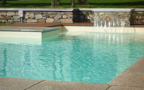 Mariuccia 1: Piscina, Material Compuesto, Fuente De Agua, Loseta, Losa, Patio Interior, Material Natural, Diseño