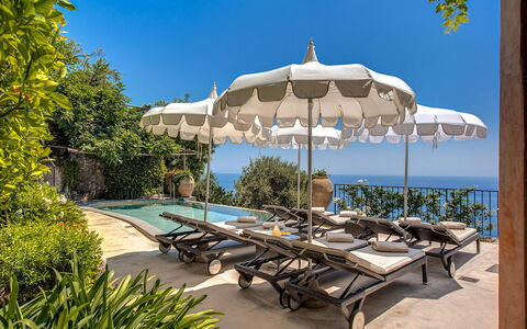 Villa San Giacomo: Mueble Para Exteriores, Paraguas, Recurso, Piscina, Mueble, Sombra, Sunlounger, Eco Hotel, Mar