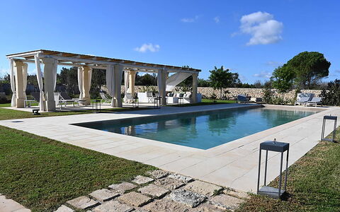 Masseria Loyola: Piscina, Material Compuesto, Sombra, Inmuebles, Paisajismo, Jardín, Mueble Para Exteriores, Hormigón, Patio, Recurso