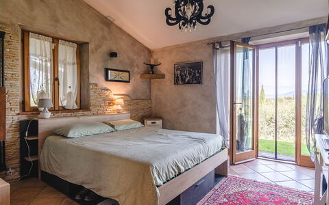Villa dei Fiori: Mueble, Cama, Diseño De Interiores, Habitación, Pared, Piso, Suelo, Sábana, Lecho, Habitación