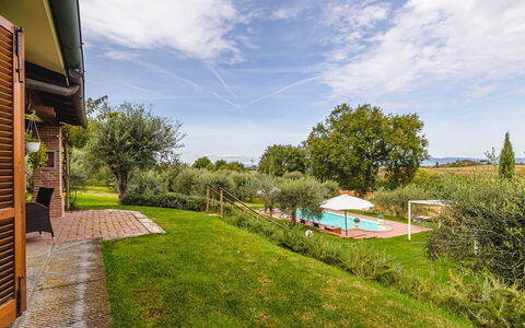Villa dei Fiori: Jardín, Césped, Inmuebles, Yarda, Paisajismo, Hacienda, Patio Interior, Casa De Campo, Plantación, Villa