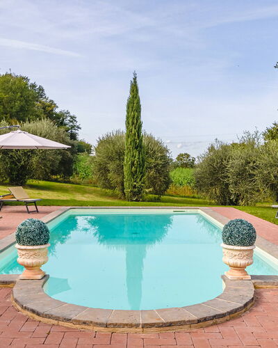 Villa dei Fiori: Piscina, Jardín, Fuente De Agua, Inmuebles, Paisajismo, Recurso, Hacienda, Eco Hotel, Yarda, Villa