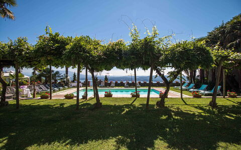 Mariuccia 3: Recurso, Ocio, Piscina, Mueble Para Exteriores, Eco Hotel, Sombra, Vacaciones, Zona Tropical, Ciudad De Vacaciones