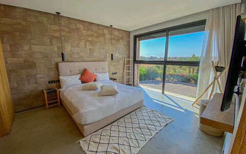 Villa Inaya: Mueble, Piso, Suelo, Habitación, Departamento, Techo, Suelos De Madera, Cama, Madera Dura, Silla