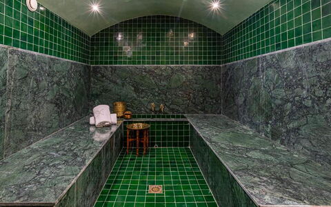 Villa Zaynab: Piso, Suelo, Loseta, Material Compuesto, Arreglo De Tubería, Piscina, Material Natural, Bañera, Diseño, Plomería