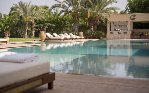 Villa Malak: Piscina, Árbol, Recurso, Mueble Para Exteriores, Paraguas, Sunlounger, Eco Hotel, Hacienda, Sombra, Thermae