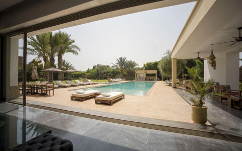 Villa Malak: Piscina, Recurso, Mueble Para Exteriores, Mueble, Eco Hotel, Sunlounger, Inmuebles, Thermae, Sombra, Silla