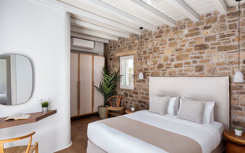 Villa Aspasia: Planta De Casa, Lámpara, Maceta, Villa, Hotel, Balcón