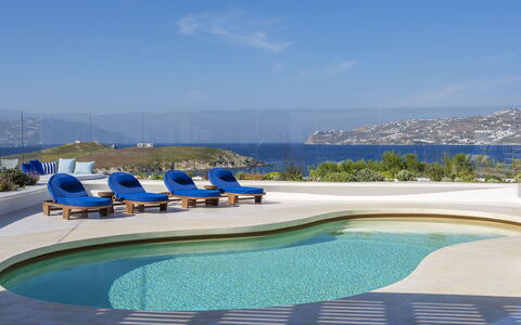 Villa Nikolas: Azul, Agua, Mueble Para Exteriores, Piscina, Recurso, Mueble, Paraguas, Sombra, Silla, Eco Hotel