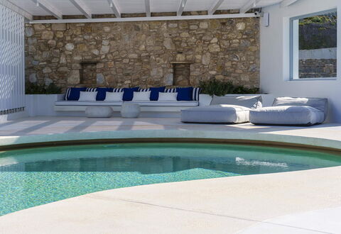 Villa Nikolas: Mueble, Mueble Para Exteriores, Material Compuesto, Piscina, Recurso, Hormigón, Silla, Material Natural, Sombra, Diseño