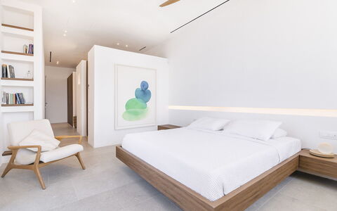 Villa Achille: Mueble, Diseño De Interiores, Piso, Suelo, Pared, Madera, Techo, Cama, Habitación, Casa
