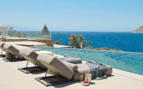 Villa Socrate: Mueble Para Exteriores, Mueble, Sunlounger, Silla, Mar, Sombra, Sillón, Paraguas, Costa, Recurso