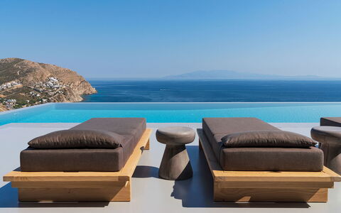 Villa Pegaso: Mueble Para Exteriores, Madera Dura, Sunlounger, Material Natural, Sillón, Piscina, Recurso, Mesa De Café, Mimbre