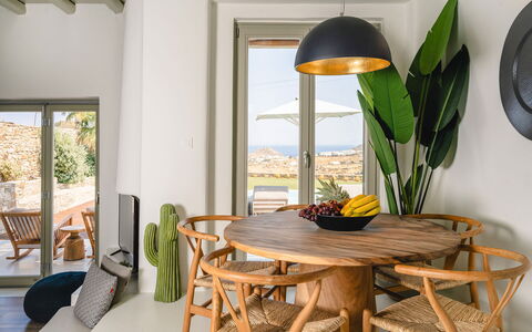 Villa Demetra: Mueble, Madera, Mesa, Diseño De Interiores, Silla, Encendiendo, Cocina Y Comedor Mesa, Lámpara, Material Natural, Comedor